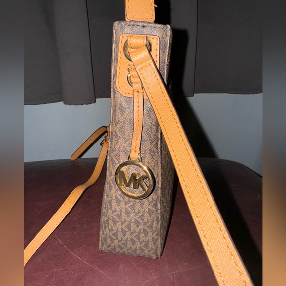 Michael Kors cross body - Picture 4 of 6